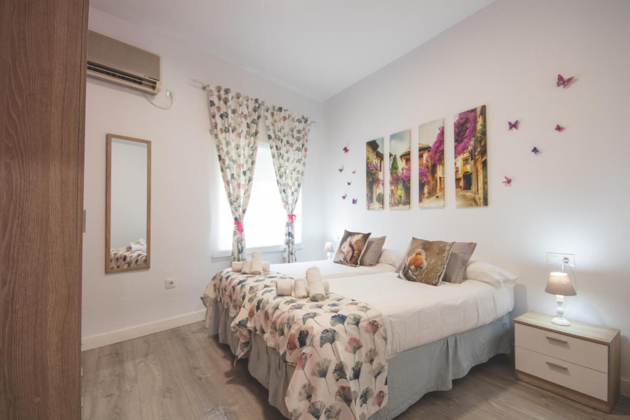 Apartamentos Coso De San Albin Merida Exterior photo